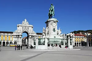 Lisbon Collection: Praca do Comercio with equestrian statue of Dom Jose and Arco da Rua Augusta, Baixa, Lisbon
