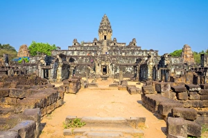 Prasat Bakong temple ruins, Roluos, UNESCO World Heritage Site, Siem Reap Province Prasat Bakong temple ruins, Roluos, UNESCO World Heritage Site, Siem Reap Province