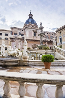 Pretoria Fountain (Fontana Pretoria) in Piazza Pretoria (Pretoria Square), Palermo, Sicily, Italy, Europe Pretoria Fountain (Fontana Pretoria) in Piazza Pretoria (Pretoria Square), Palermo, Sicily, Italy, Europe