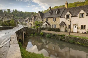 Pretty cottages in the idyllic Cotswolds village of Castle Combe, Wiltshire, England Pretty cottages in the idyllic Cotswolds village of Castle Combe, Wiltshire, England