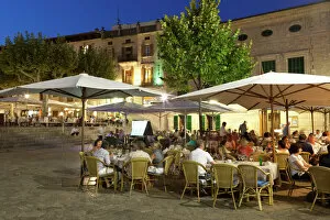 Cloudless Gallery: Restaurants in the Plaza Mayor, Pollenca (Pollensa), Mallorca (Majorca)