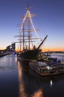 Rickmer Rickmers museum ship and Elbphilharmonie at sunrise, HafenCity, Hamburg, Hanseatic City Rickmer Rickmers museum ship and Elbphilharmonie at sunrise, HafenCity, Hamburg, Hanseatic City