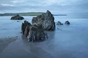 Bigbury On Sea Gallery: Rocks on beach at low tide at dawn, Bigbury-on-Sea, Devon, England, United Kingdom