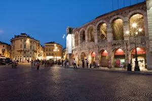 Images Dated 13th August 2005: Roman Arena at night, Verona, Italy