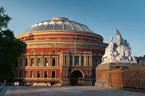 Memorials Gallery: Royal Albert Hall and corner statue of the Albert Memorial, Kensington