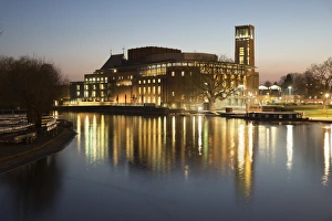 Royal Shakespeare Theatre lit up at dusk beside River Avon, Stratford-upon-Avon Royal Shakespeare Theatre lit up at dusk beside River Avon, Stratford-upon-Avon
