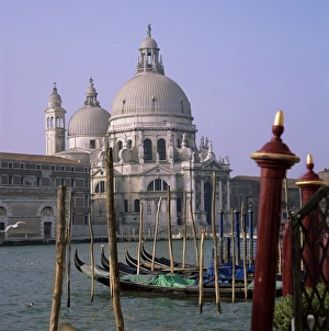 <b class=qtipBold><figcaption>Santa Maria della Salute</figcaption></b><br>Santa Maria della Salute, Venice, Veneto, Italy, Europe<br><em>© Robert Harding 2008 - All Rights Reserved</em> Santa Maria della Salute