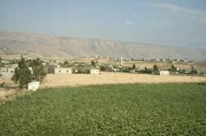 Images Dated 13th January 2000: Scenery from train between Aleppo and Lattakia