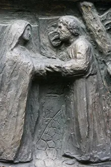 Sculpture of Jesus meeing his mother on the Via Dolorosa on the Notre Dame door Sculpture of Jesus meeing his mother on the Via Dolorosa on the Notre Dame door