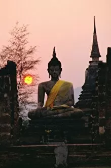 Buddha Gallery: Seated Buddha statue
