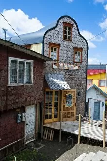 Images Dated 9th January 2011: Shingle house in Castro, Chiloe, Chile, South America