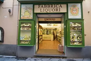 Sorrento Gallery: Shop that sells Limoncello