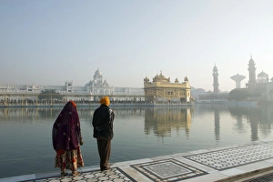 Sikh pilgrims at the Harmandir Sahib (The Golden Temple), Amritsar, Punjab, India, Asia Sikh pilgrims at the Harmandir Sahib (The Golden Temple), Amritsar, Punjab, India, Asia