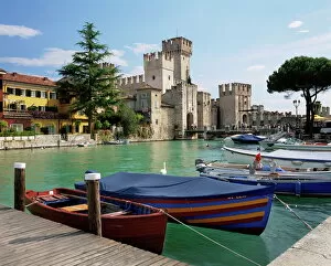 Images Dated 14th January 2000: Sirmione, Lago di Garda