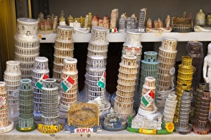 Souvenirs of the Leaning Tower of Pisa (Torre Pendente) and of Roma, Pisa, Tuscany Souvenirs of the Leaning Tower of Pisa (Torre Pendente) and of Roma, Pisa, Tuscany