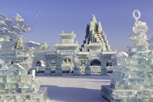 Spectacular ice sculptures at the Harbin Ice and Snow Festival in Harbin, Heilongjiang Province Spectacular ice sculptures at the Harbin Ice and Snow Festival in Harbin, Heilongjiang Province