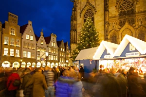 St. Lamberts Church and Prinzipalmarkt at Christmas, Munster, North Rhine-Westphalia St. Lamberts Church and Prinzipalmarkt at Christmas, Munster, North Rhine-Westphalia