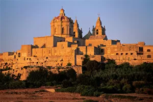D Usk Collection: St. Pauls Cathedral and city walls, Mdina, Malta, Mediterranean, Europe