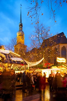 St. Reinoldi Church and Christmas Market at dusk, Dortmund, North Rhine-Westphalia St. Reinoldi Church and Christmas Market at dusk, Dortmund, North Rhine-Westphalia
