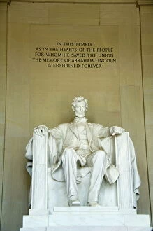 Images Dated 4th January 2000: Statue of Abraham Lincoln in the Lincoln Memorial, Washington D