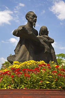 Statue of Ho Chi Minh, Ho Chi Minh City (Saigon), Vietnam, Indochina, Southeast Asia Statue of Ho Chi Minh, Ho Chi Minh City (Saigon), Vietnam, Indochina, Southeast Asia