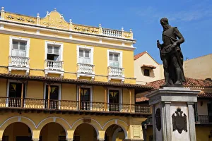 Statue of Pedro de Heredia in Plaza de Los Coches, Old Walled City District Statue of Pedro de Heredia in Plaza de Los Coches, Old Walled City District