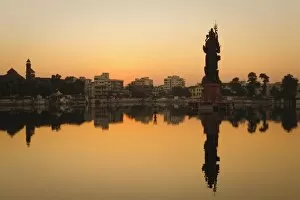 Images Dated 8th December 2005: Statue of Shiva rising out of a Lake Sur Sagar in the centre of Vadodara, Gujarat, India, Asia
