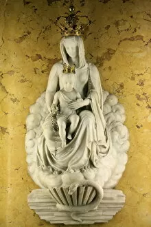 Images Dated 31st December 2005: Statue of Virgin and Child, Milan, Lombardy, Italy, Europe