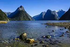 Images Dated 19th March 2011: The steep cliffs of Milford Sound, Fiordland National Park, UNESCO World Heritage Site