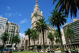Montevideo Gallery: Street scene in Montevideo