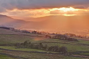 Images Dated 15th May 2013: Sunset over Askrigg Common in the Yorkshire Dales, Yorkshire, England, United Kingdom, Europe