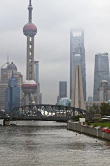 Suzhou Creek and the Waibaidu Bridge with view towards the Pudong skyline, Shanghai Suzhou Creek and the Waibaidu Bridge with view towards the Pudong skyline, Shanghai