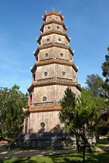Images Dated 15th May 2008: Thien Mu Pagoda, Hue, Vietnam, Indochina, Southeast Asia, Asia