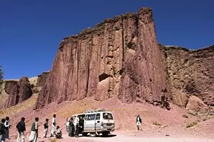 Bamiyan Gallery: Tourist and locals at the Magenta cliffs near Shahr-e-Zohak (Red City)