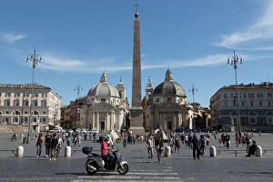 Images Dated 26th May 2014: Tourists enjoying Piazza Popolo, Rome, Lazio, Italy, Europe