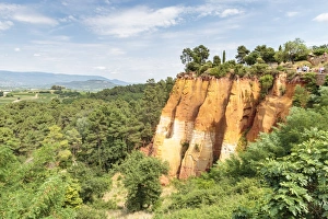 Tourists entering the Ochre trail and view of the ochre quarry, Roussillon, Vaucluse Tourists entering the Ochre trail and view of the ochre quarry, Roussillon, Vaucluse