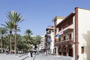 Images Dated 25th December 2014: Town Hall at Plaza de las Americas Square, San Sebastian, La Gomera, Canary Islands, Spain, Europe