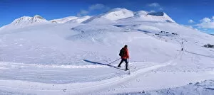 Skier Collection: Track from Smuksjoseter towards Peer Gynt-hytta and Mount Smiubelgen