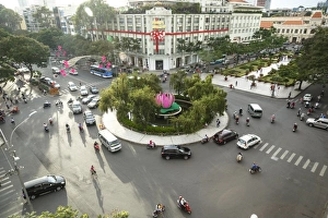 Traffic intersection Nguyen Hue boulevard and Le Loi boulevard, Ho Chi Minh City (Saigon) Traffic intersection Nguyen Hue boulevard and Le Loi boulevard, Ho Chi Minh City (Saigon)