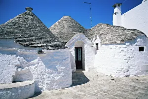 <b class=qtipBold><figcaption>Trulli, Alberobello</figcaption></b><br>Trulli, Alberobello, UNESCO World Heritage Site, Puglia, Italy, Europe<br><em>© Robert Harding 2008 - All Rights Reserved</em> Trulli, Alberobello