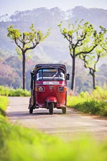 Images Dated 12th March 2013: Tuktuk in the Sri Lanka Hill Country, Haputale, Nuwara Eliya District, Sri Lanka, Asia