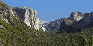 Tunnel View, Yosemite Valley with El Capitan, Yosemite National Park Tunnel View, Yosemite Valley with El Capitan, Yosemite National Park