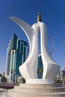 Images Dated 13th December 2007: Twin Towers and teapot sculpture at eastern end of the Corniche