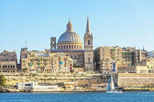 Images Dated 2nd December 2014: Valletta skyline with the dome of the Carmelite Church and St
