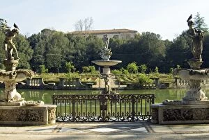 Vasca dell'Isola, (Island Pond), puttos statues in front of Oceans Fountain
