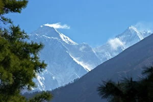 Images Dated 30th April 2013: View to Mount Everest and Lhotse from the trail near Namche Bazaar, Nepal, Himalayas, Asia
