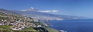 View over Orotava Valley to the north coast and Puerto de la Cruz and Pico del Teide View over Orotava Valley to the north coast and Puerto de la Cruz and Pico del Teide