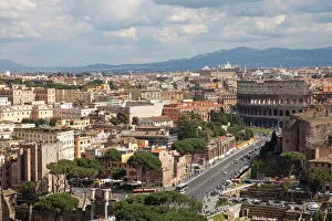 Images Dated 29th March 2011: View over Rome and the Colosseum from the Altar of the Fatherland, Capitoline Hill