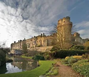 Warwickshire Gallery: A view of Warwick Castle and the River Avon, Warwick, Warwickshire, England
