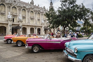 Vintage American cars parking outside the Gran Teatro (Grand Theater), Havana, Cuba Vintage American cars parking outside the Gran Teatro (Grand Theater), Havana, Cuba
